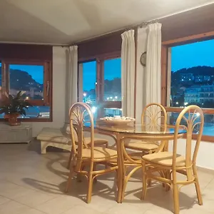 Lydia's With Castle View Apartment